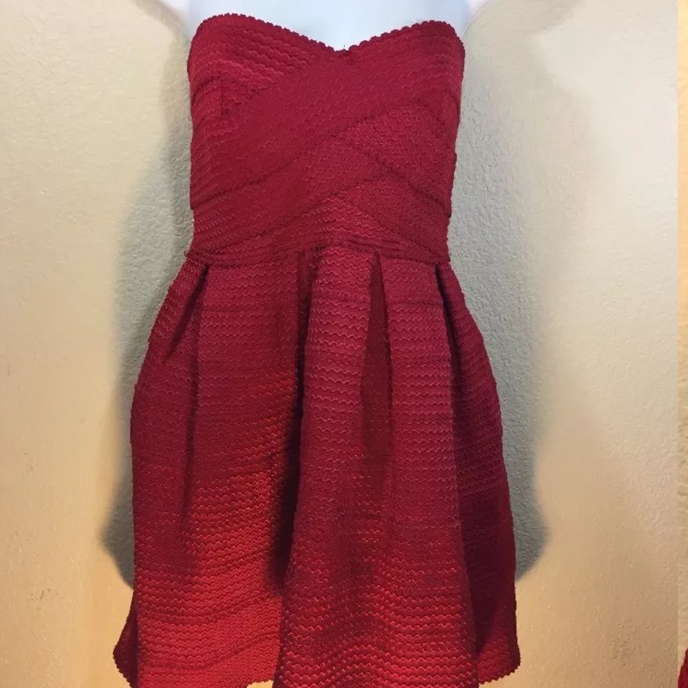 Sans Souci textured fit & flare mini dress - Picture 4 of 8